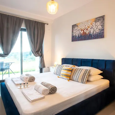 Mimosa With Private Swimming Pool *