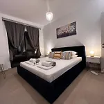 Mimosa With Private Swimming Pool *
