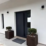 Mimosa With Private Swimming Pool Vila *