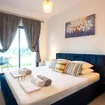 Mimosa With Private Swimming Pool *